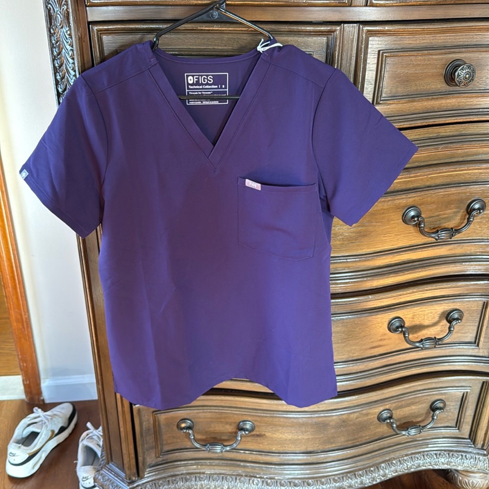 FIGS scrub top